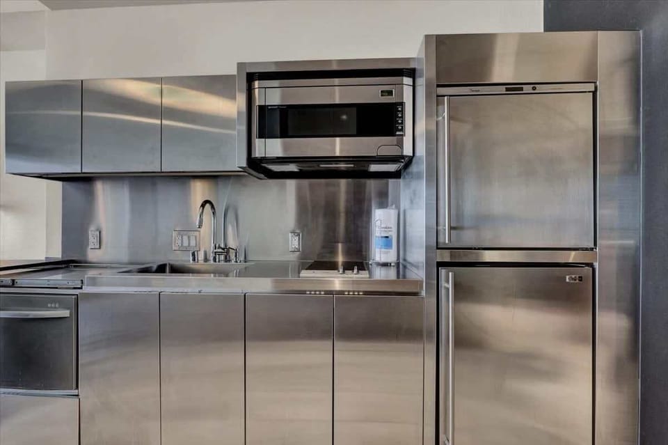 Whip up light meals with ease in the fully equipped kitchenette with modern appliances.