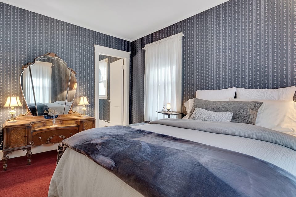 Silver Birch | Blackout drapes, iron/ironing board, free WiFi