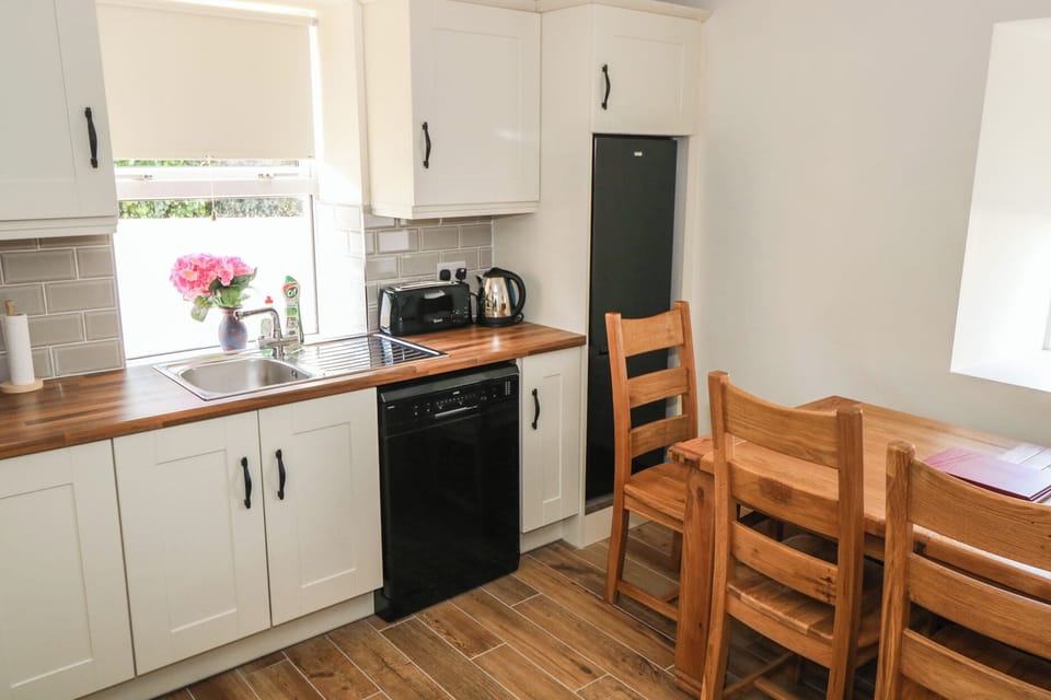 Dishwasher, cookware/dishes/utensils