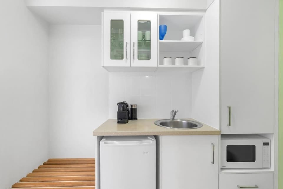 The studio kitchenette provides added flexibility for light meals, snacks and morning coffee.