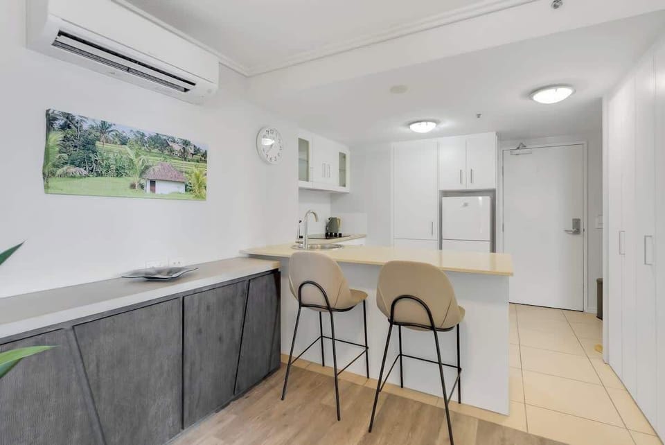 The breakfast bar offers a casual dining option, ideal for quick morning coffees before heading out.