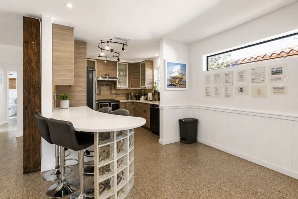 Kitchen Counter and Full Kitchen
