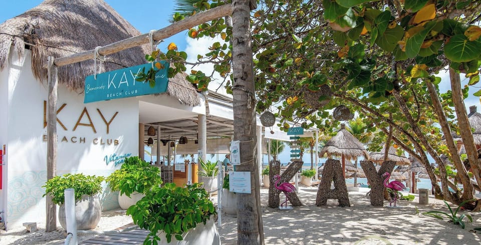 Lounge or bar,Beach