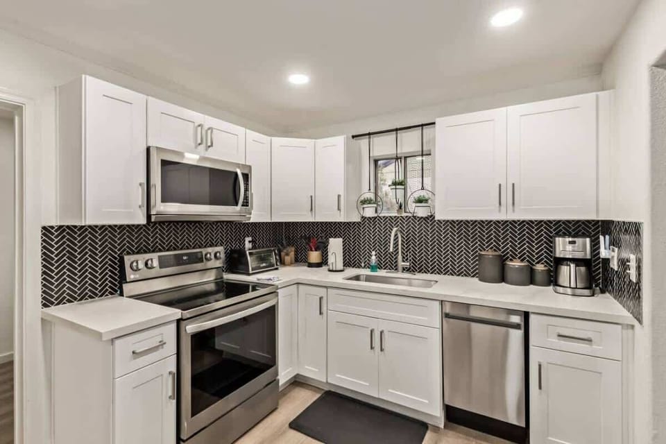 Bright, fully equipped kitchen with modern appliances and everything you need to cook or enjoy a morning coffee.