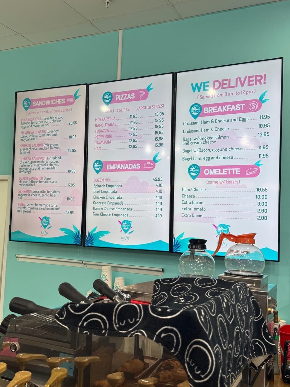 Enjoy the convenience of a cozy café and mini market right in the lobby, perfect for your morning coffee, quick snacks, or last-minute essentials just steps from your door.