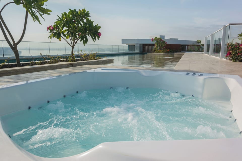 Outdoor spa tub