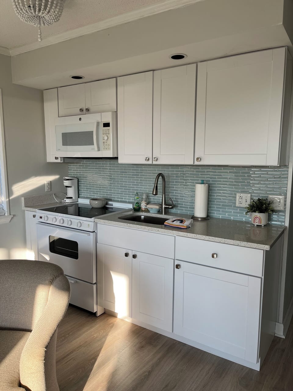 Kitchen with full size oven 