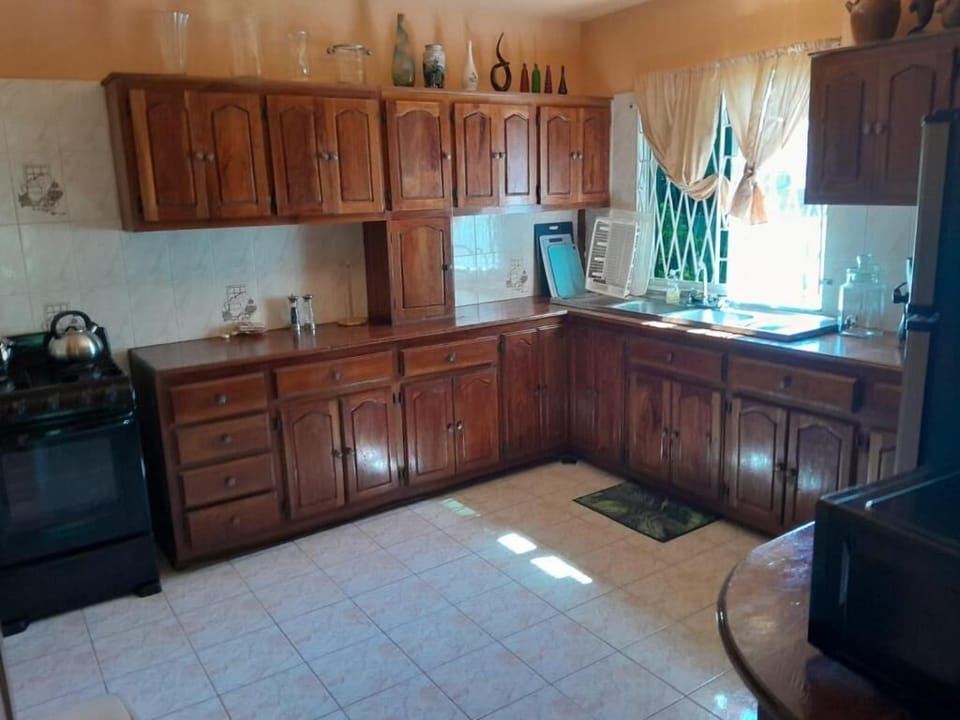 Deluxe Room, Balcony, Courtyard View | Private kitchen