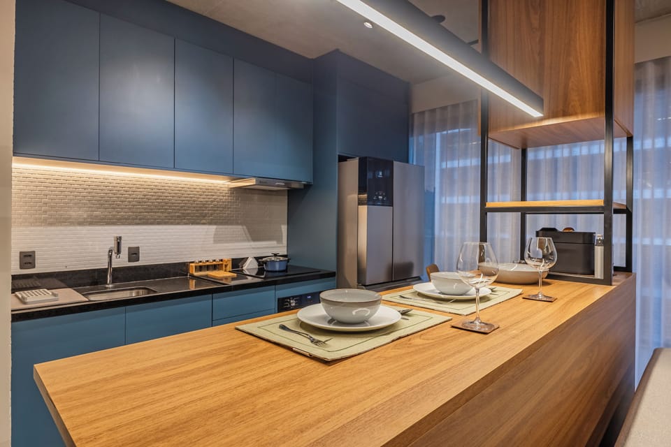 Deluxe Duplex, Kitchen, City View | In-room dining