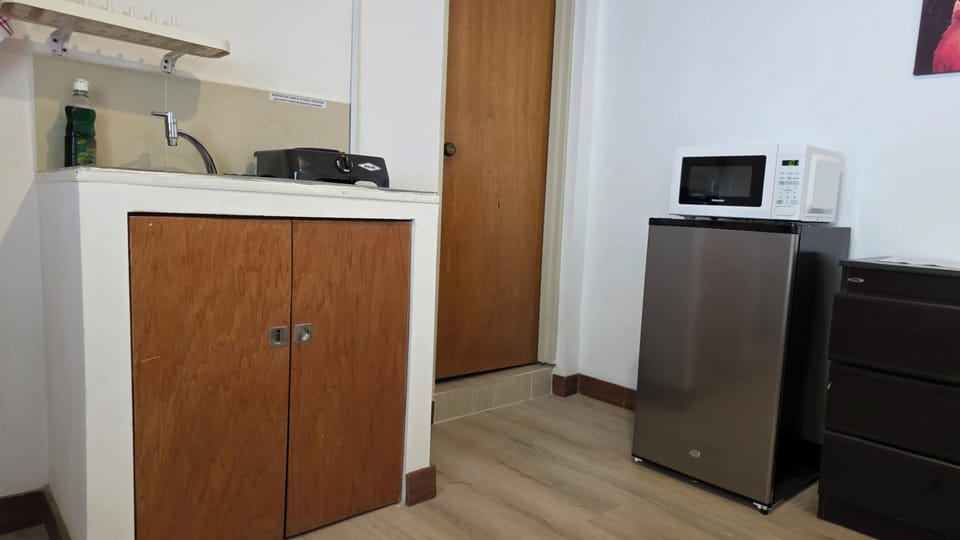 Comfort Studio, 1 Queen Bed, Kitchenette | Interior