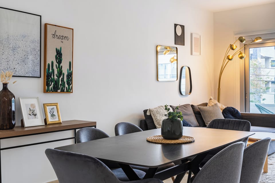 City Apartment, Non Smoking, Balcony | Dining room