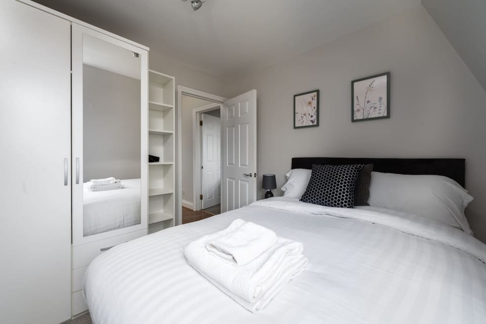 Comfy 2 Bed Flat QCE Apartment in London Borough of Camden