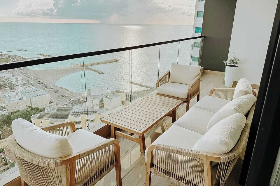 Balcony Retreat: Sip cocktails while soaking in breathtaking ocean views! Perfect for sunsets.