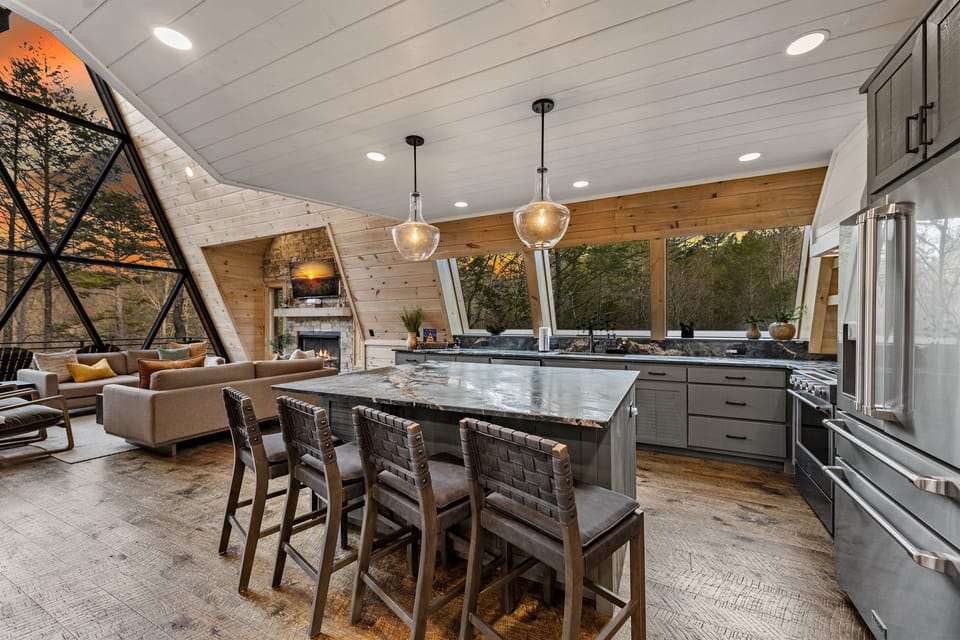 The heart of the cabin: a spacious island, warm lighting, and everything you need for cozy meals in the mountains.