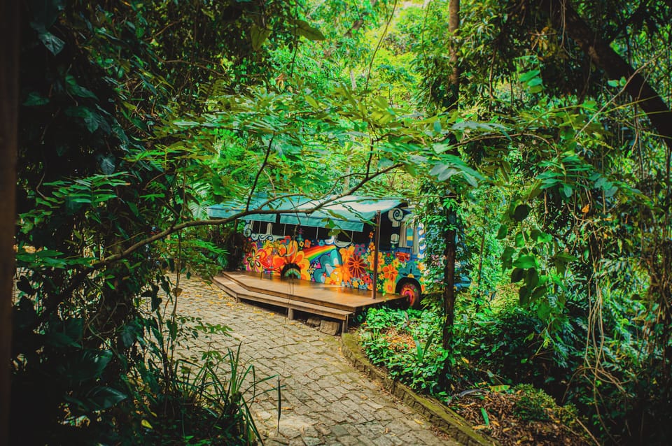 Double Room (Ônibus) | Free WiFi, bed sheets