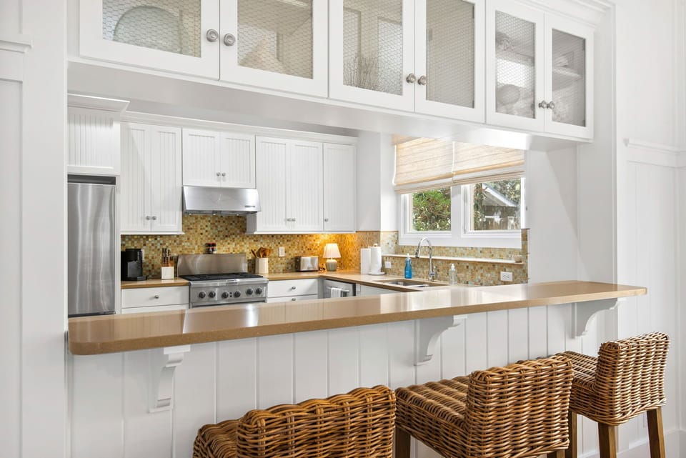 Full stocked kitchen, gas range, new fridge, brand new utensils & great seating.