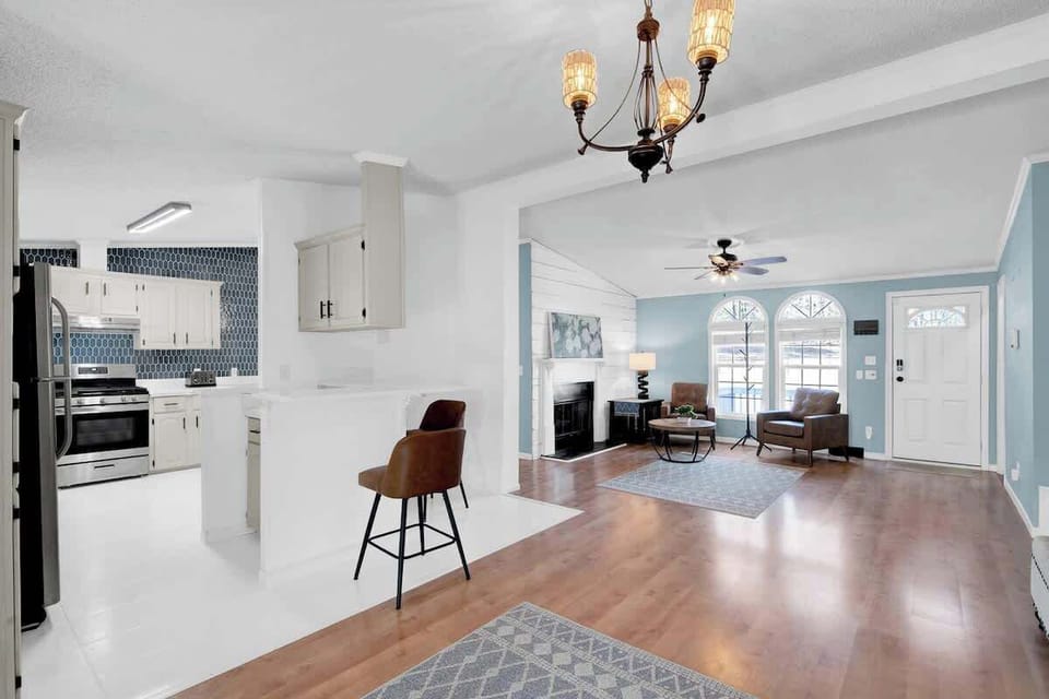 Open Concept Living - ideal for large groups needing space