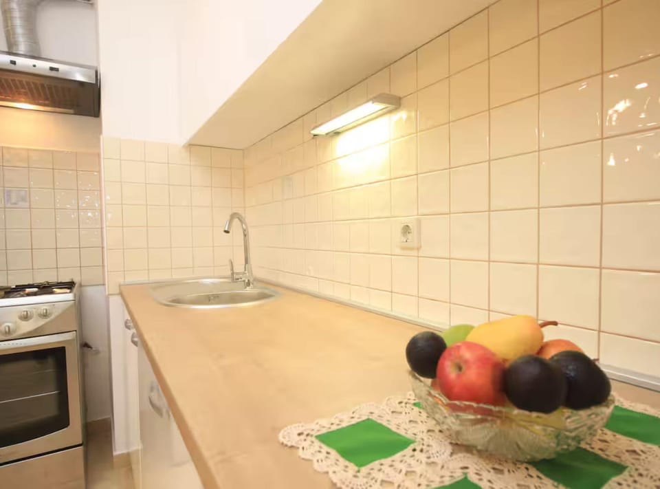 Apartment (One Bedroom Apartment with Terrace) | Private kitchen | Fridge