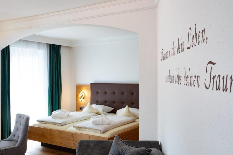 Comfort Studio Suite, Balcony, Garden View | Hypo-allergenic bedding, desk, laptop workspace, free WiFi