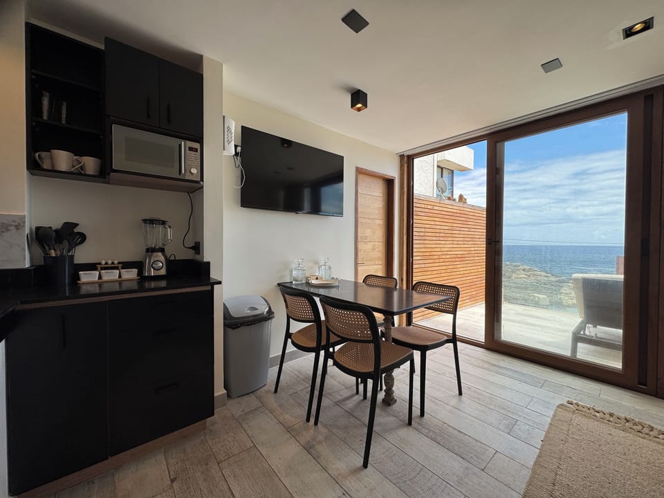 Apartment, Sea View | Dining