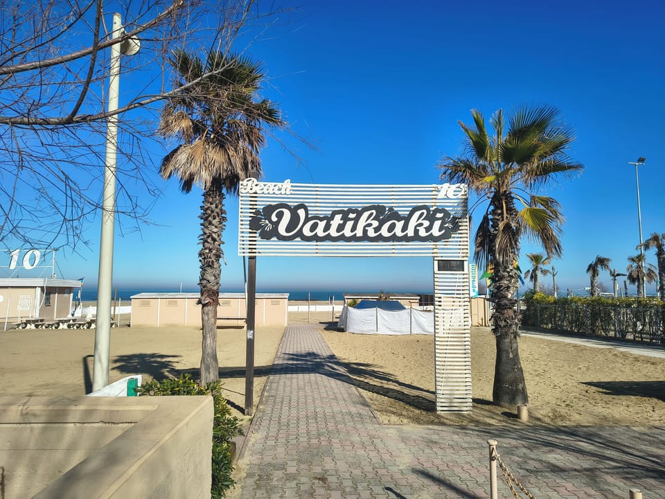 Private beach nearby, white sand, beach cabanas, sun loungers