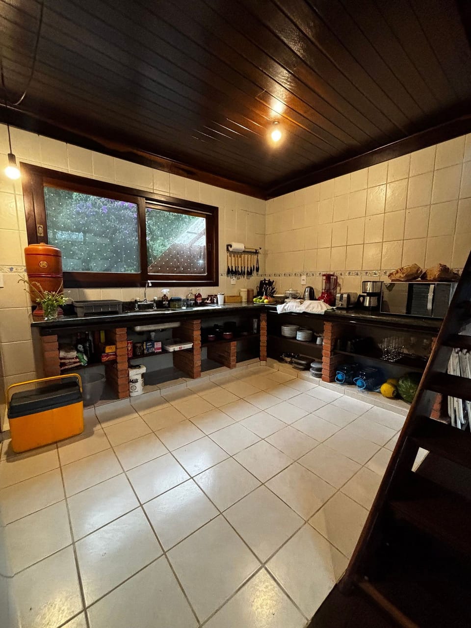 Deluxe Chalet | Private kitchen | Fridge, microwave, oven, stovetop