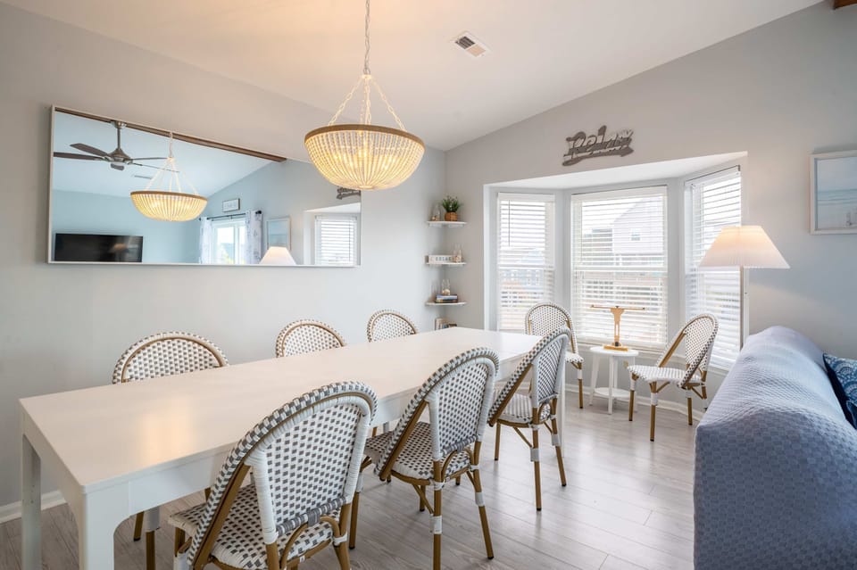 Dining table for 6-8 people
