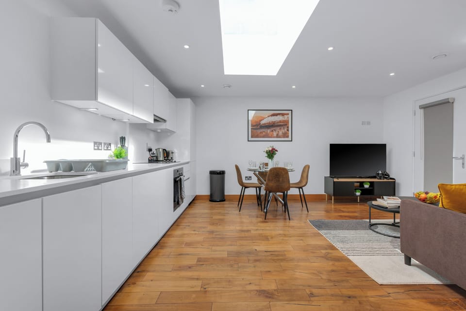 Deluxe Apartment, 1 Bedroom, Private Bathroom, City View | Living area | Flat-screen TV