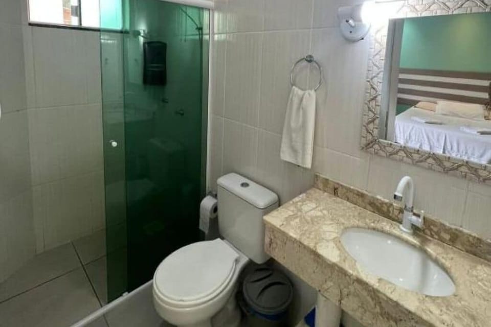 Classic Suite, Lanai, Courtyard View | Bathroom | Shower, towels, soap, shampoo