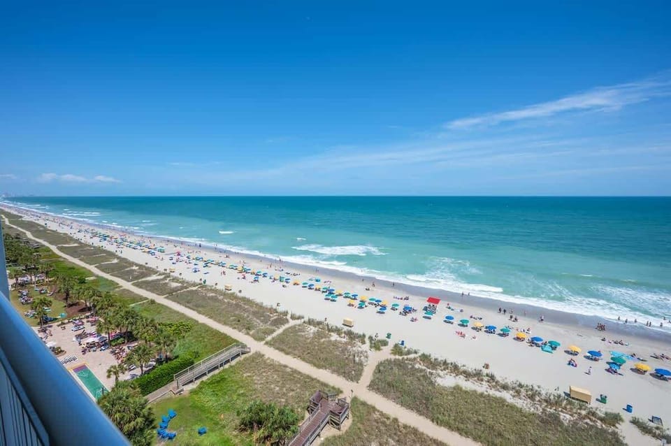 Direct Oceanfront, Amazing Views from the Private Balcony!