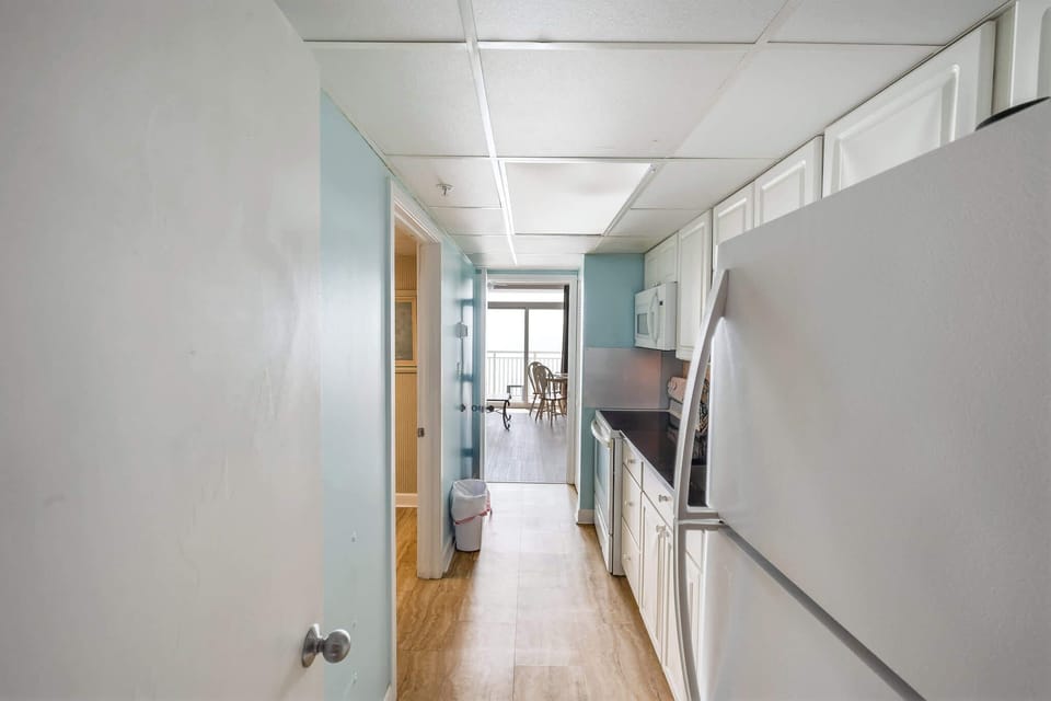  Kitchen for Easy Dining 🍽️