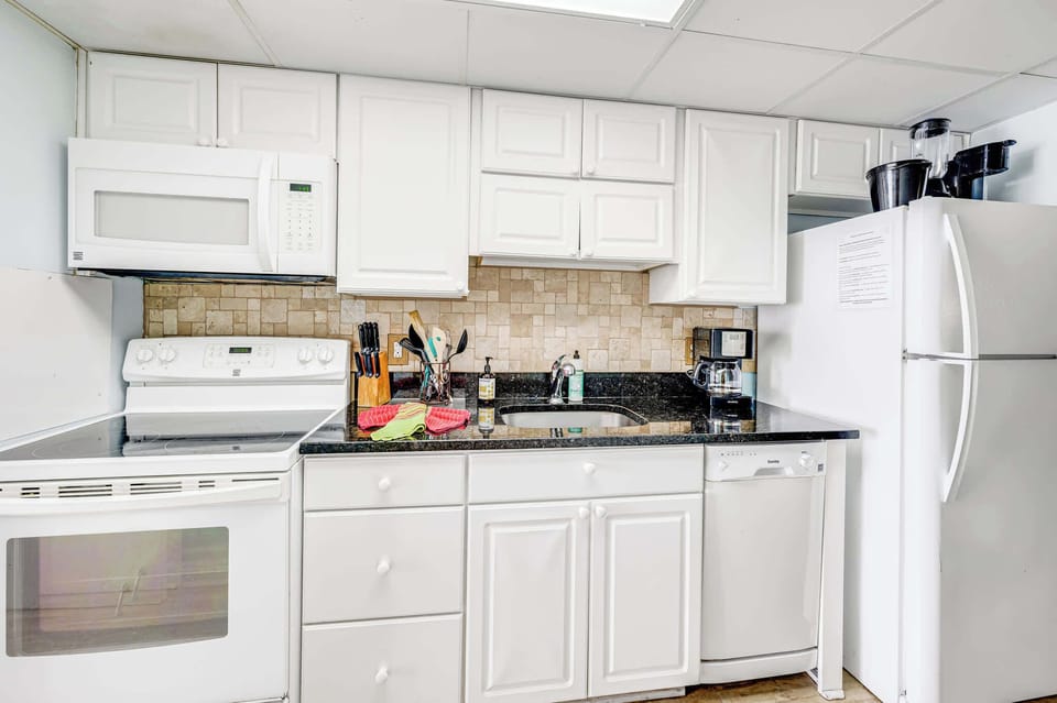 Large Kitchen Area
