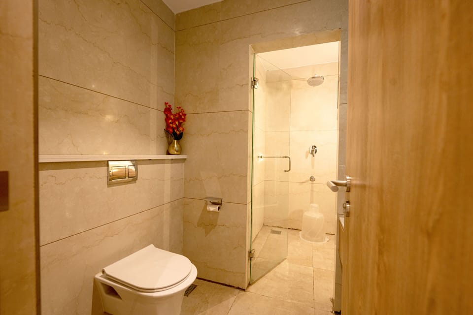 Arabica Suite | Bathroom | Shower, free toiletries, towels