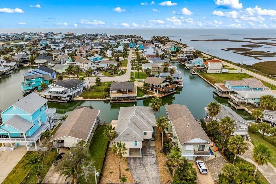 Waterfront canal getaway with bay views and easy boat access