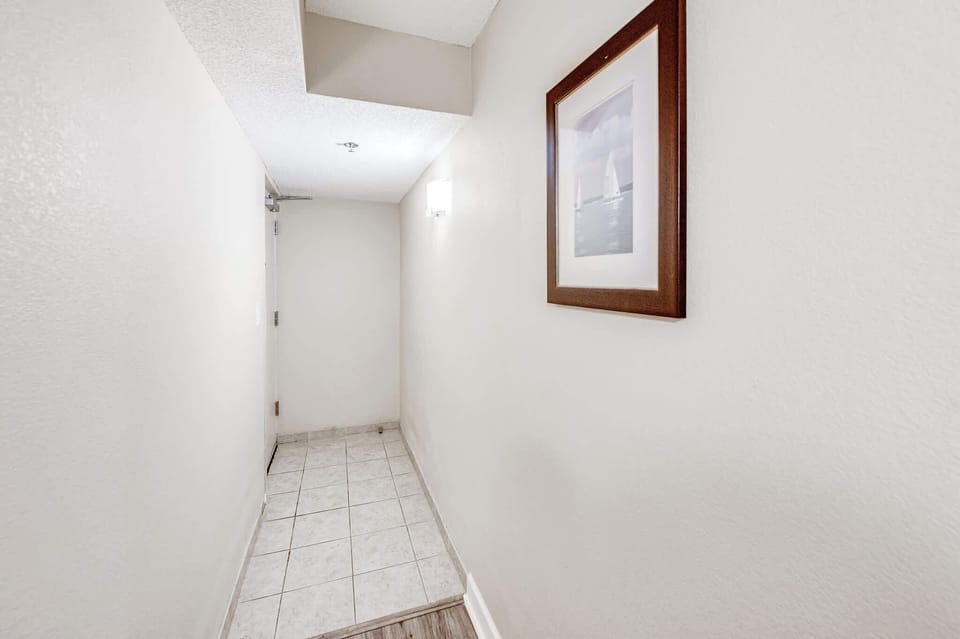 Private Entry w/ Easy Access
