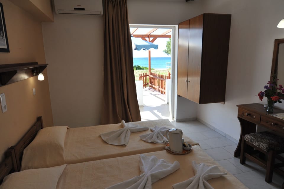 Studio | Egyptian cotton sheets, premium bedding, in-room safe, desk