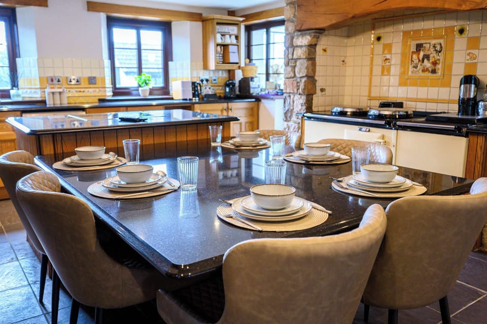 Enjoy breakfast in the kitchen