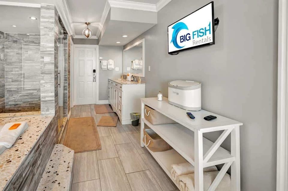 Bathroom with Amazing Views!