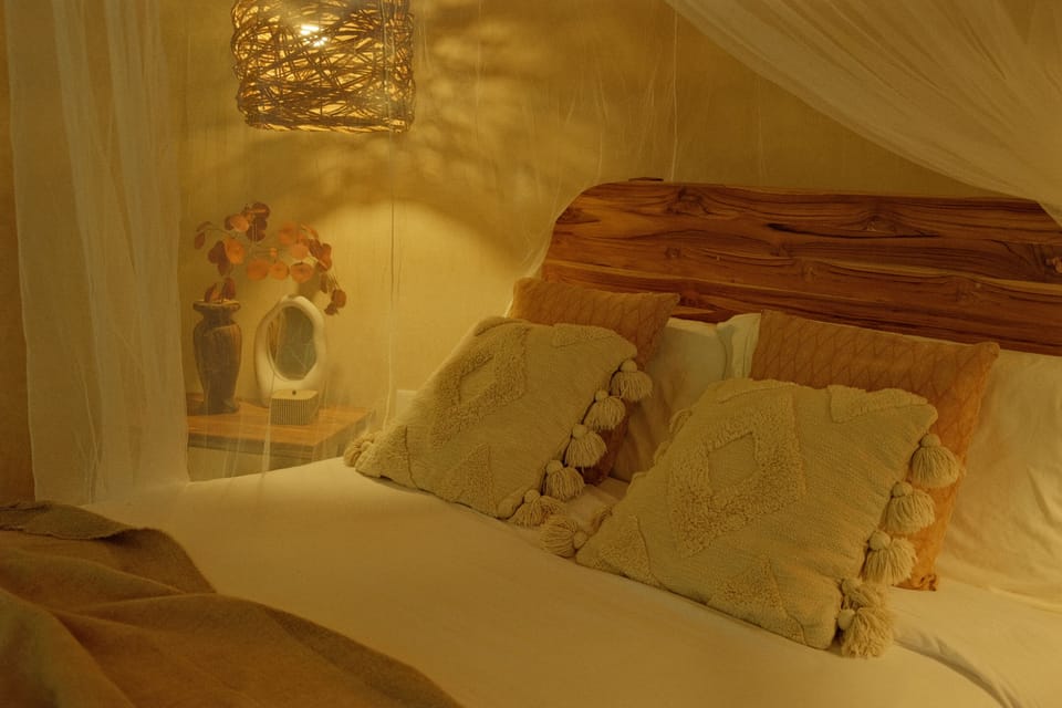 Romantic Cabin, Bathtub, Garden Area | Individually decorated, individually furnished, desk, laptop workspace