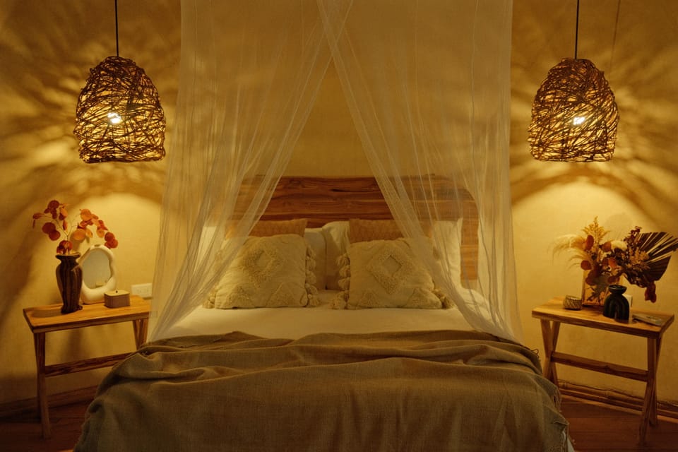 Romantic Cabin, Bathtub, Garden Area | Individually decorated, individually furnished, desk, laptop workspace
