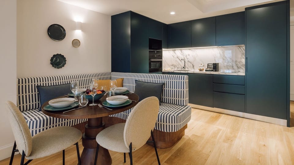 Open-plan elegance with curated details and soft natural light. Your private retreat in one of Lisbon’s most creative neighborhoods.

#AndoLiving #SantosDistrict #LisbonStay #ModernHeritage