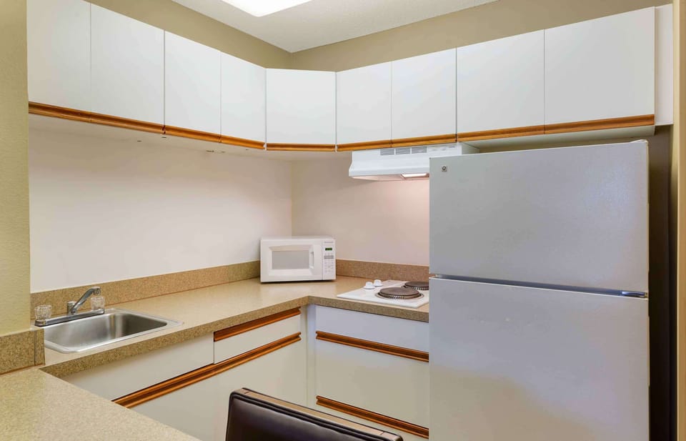 Deluxe Studio, 1 King Bed with Sofa bed, Non Smoking | Desk, iron/ironing board, WiFi (free), bed sheets
