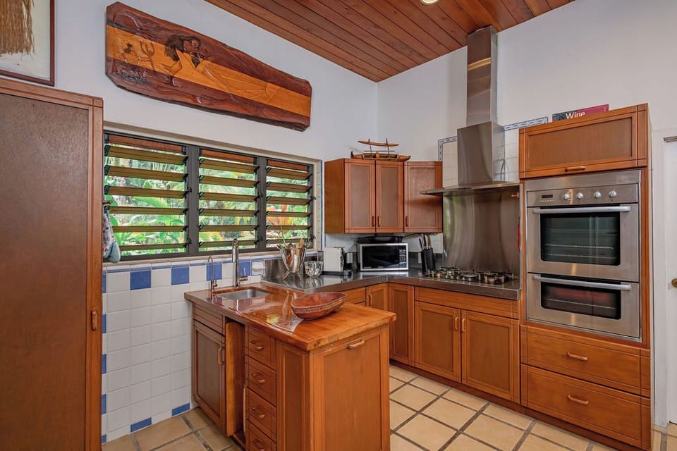 Panoramic House, Ocean View | Private kitchen