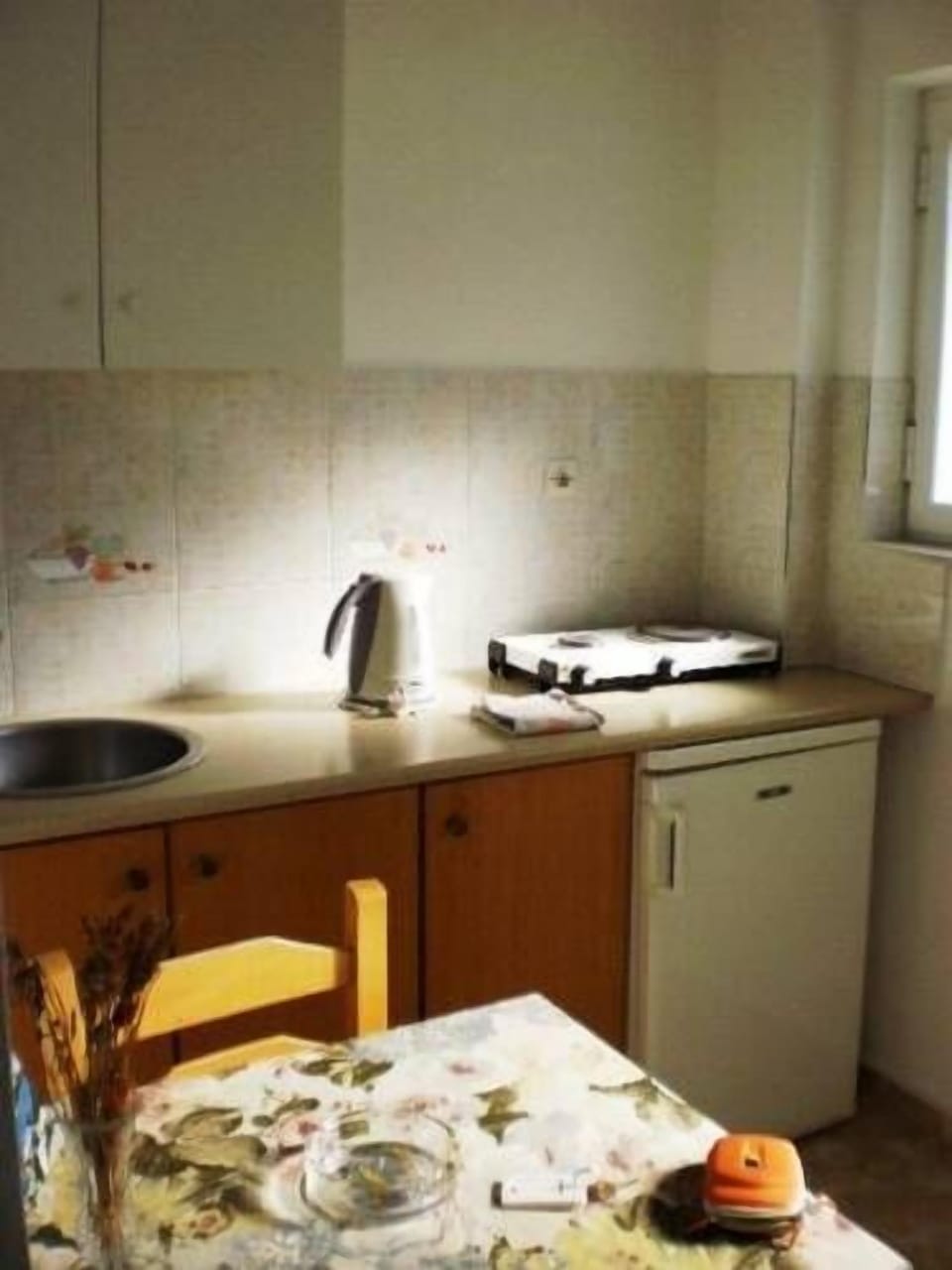 Studio | Private kitchenette | Fridge, coffee/tea maker, electric kettle, cookware/dishes/utensils