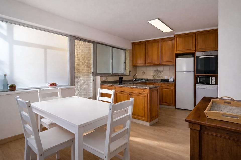 Kitchen or kitchenette,Dining area