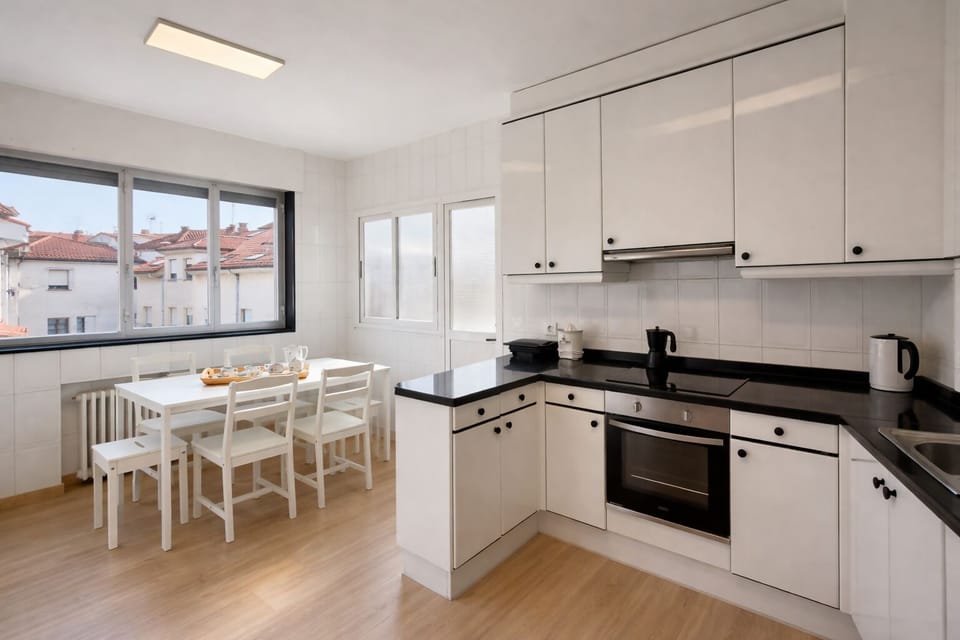 Kitchen or kitchenette,Dining area