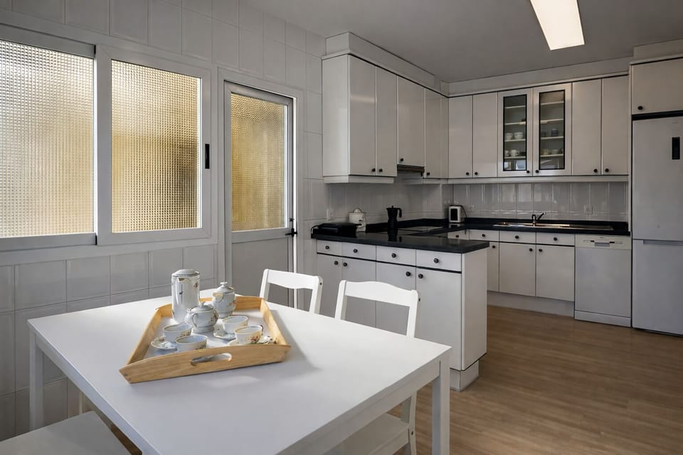 Kitchen or kitchenette,Dining area