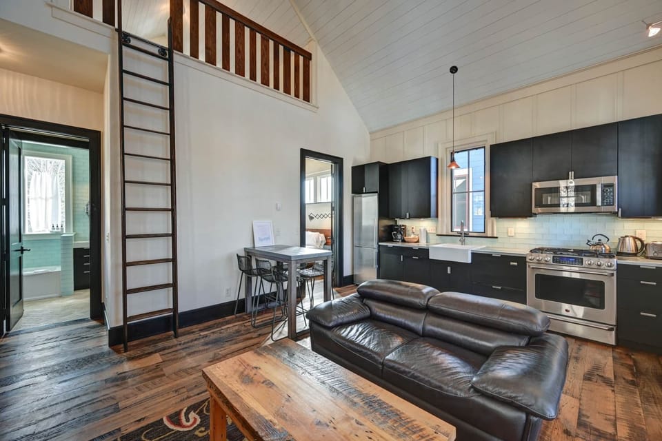 Penthouse Suite_Living/Dining