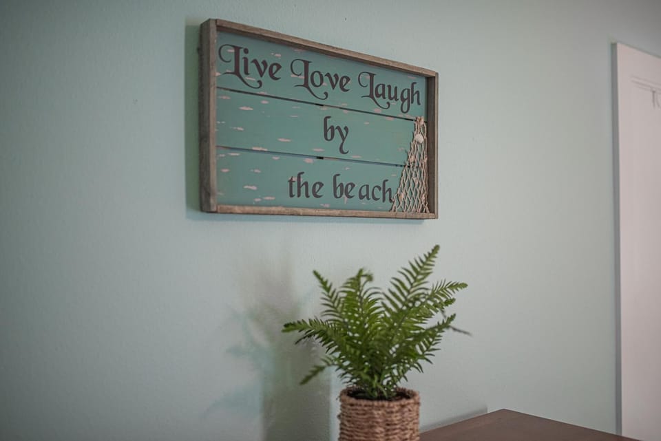 Y Knot Go to the Beach! Cute Beach Condo (741)