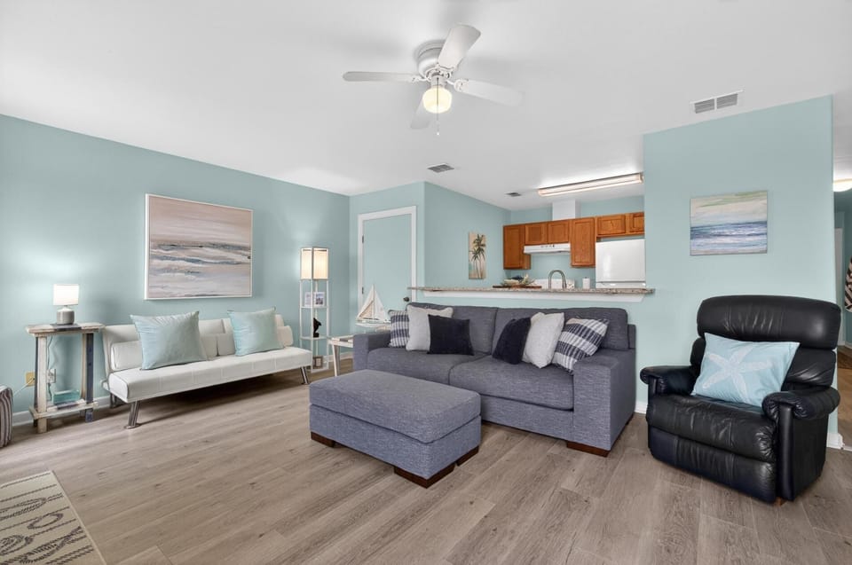 Y Knot Go to the Beach! Cute Beach Condo (732)